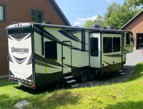 Fifth wheel Grand Design Momentum M 2018 - Mathieu Bilodeau (32 copie Fifth wheel Grand Design Momentum M 2018 - Mathieu Bilodeau (32 copie